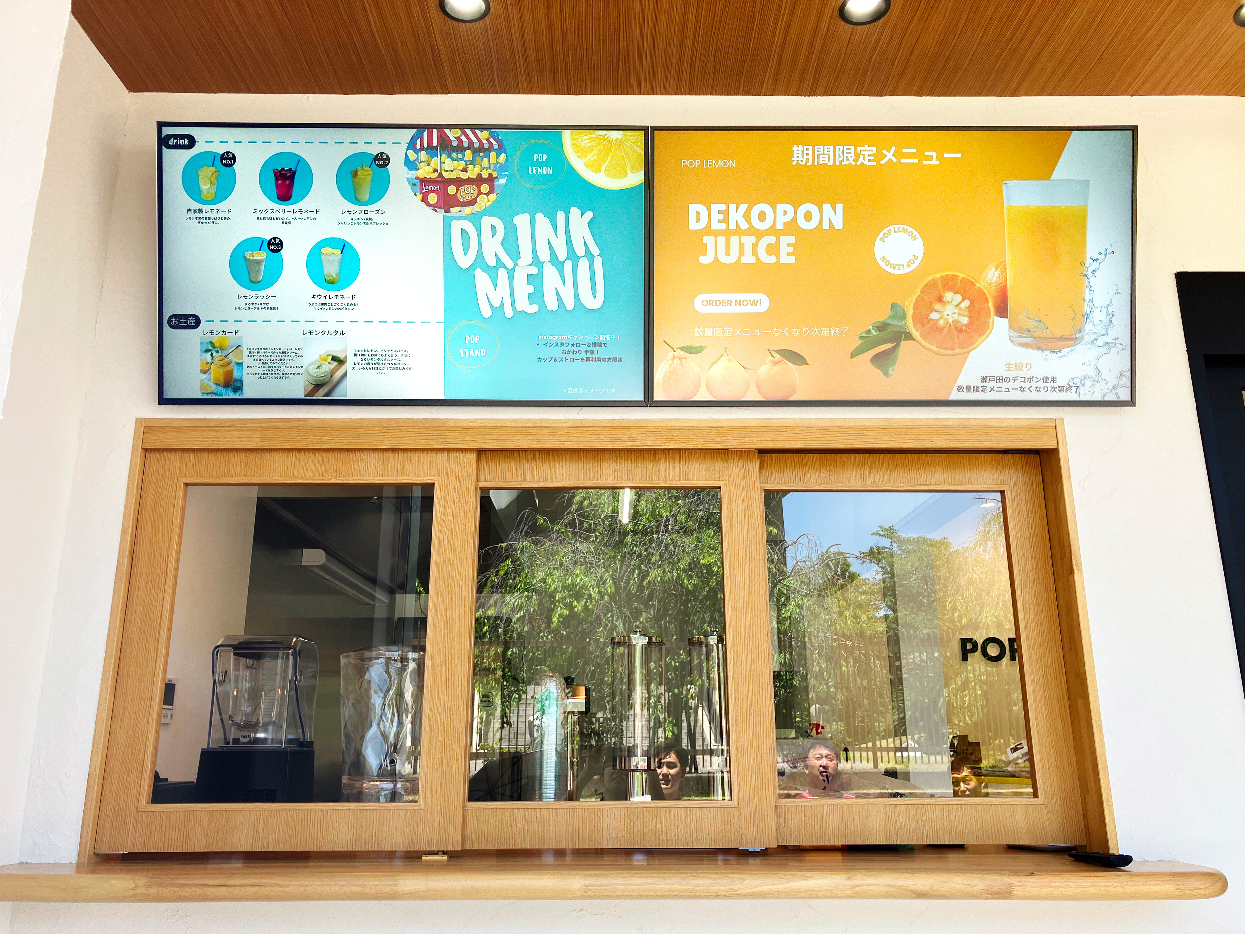 POP LEMON様に店頭メニュー表示モニターを設置｜明るく見やすく商品の